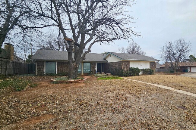 Building Photo - Four Bed/2 Bath Near Lake Hefner