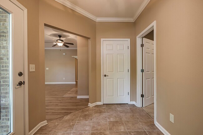 Building Photo - 111 Waynoka Ln