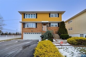 Building Photo - 52 Elizabeth St