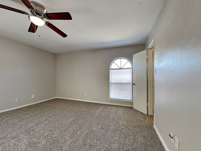 Building Photo - Wonderful 4/2 in Mesquite!!