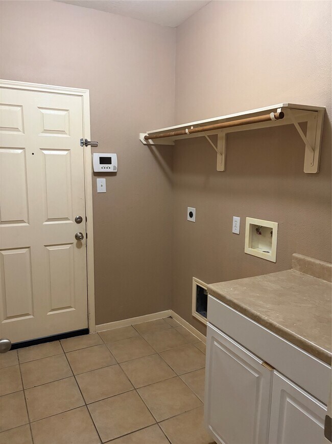 Building Photo - 410 Sunwood Glen Ln