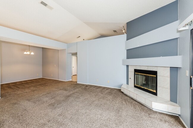 Building Photo - One Story 3 Bed / 2 Bath Single Family Home with Fenced Yard in Las Vegas