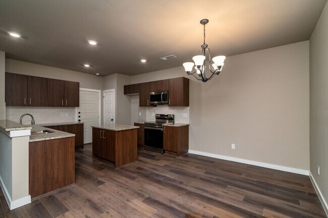 Building Photo - GORGEOUS 3 BEDROOM DUPLEX LOCATED IN MIDLOTHIAN ISD!