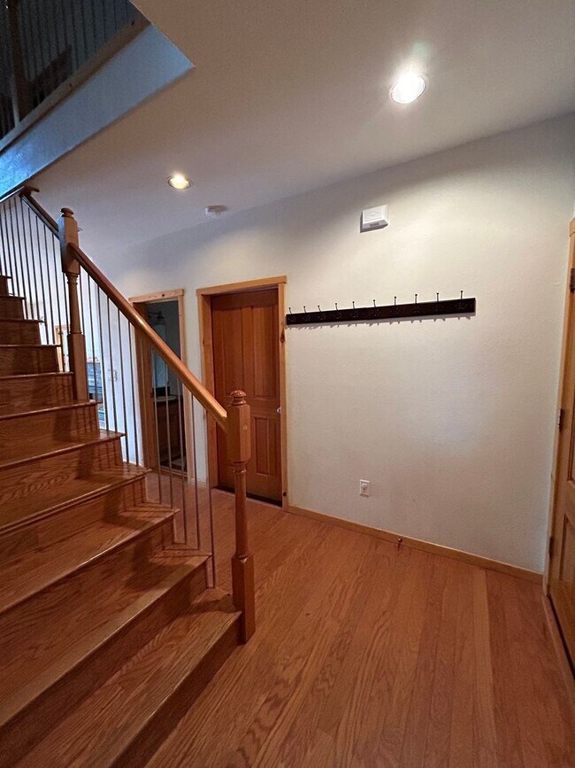Building Photo - 1513 Crystal Air Dr