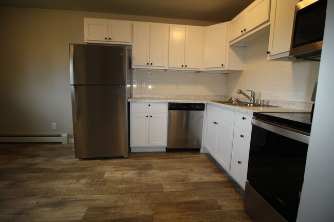 Building Photo - 3 Bedroom Townhouse