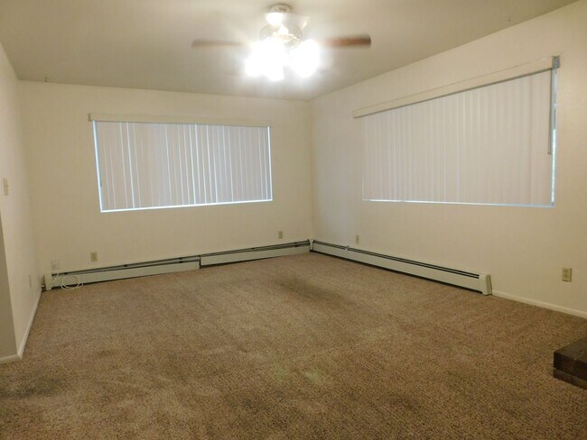 Building Photo - 402 Dressell Dr