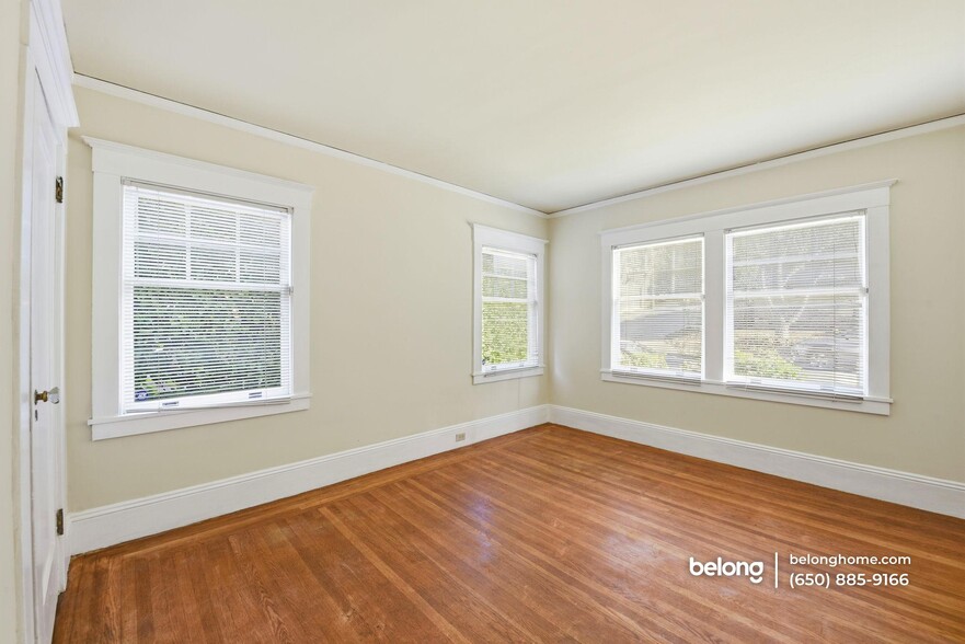 Building Photo - 31 Hardwick Ave