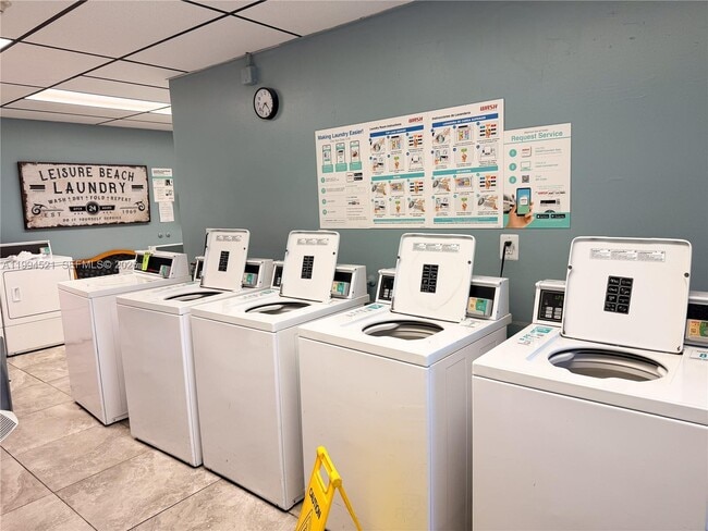 Building Photo - 200 S Birch Rd