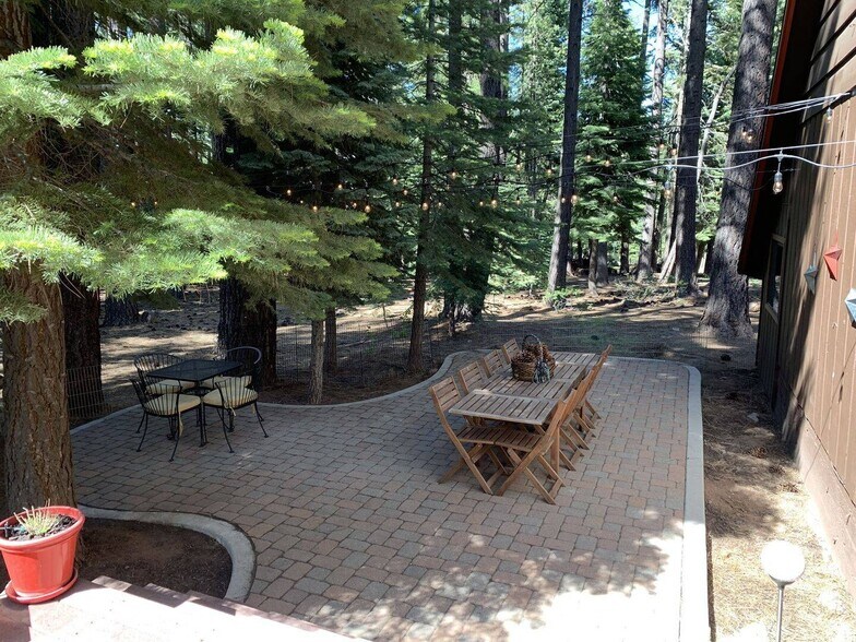 Dining Patio - 15948 Northwoods Blvd