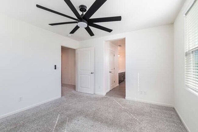 Building Photo - Charming Riverstone Home with Spacious Kitchen Island & Private Backyard & Solar