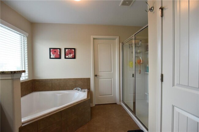 Building Photo - 1805 Kingsbridge Ct