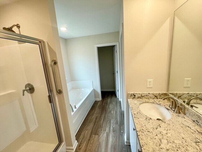 Building Photo - 4/2 for Rent in Brandon 042!!
