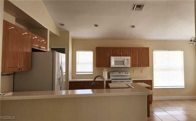 Building Photo - 749 Harfleur Ct