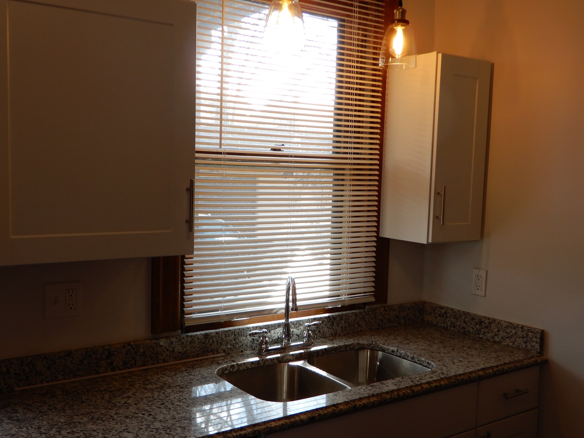 Building Photo - 143 S Euclid Ave