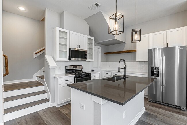 Building Photo - 8475 Berry Brush Ln