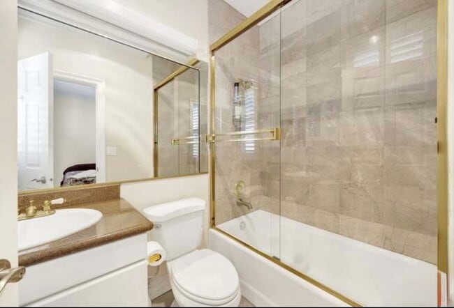 2nd bathroom - 11952 Montana Ave