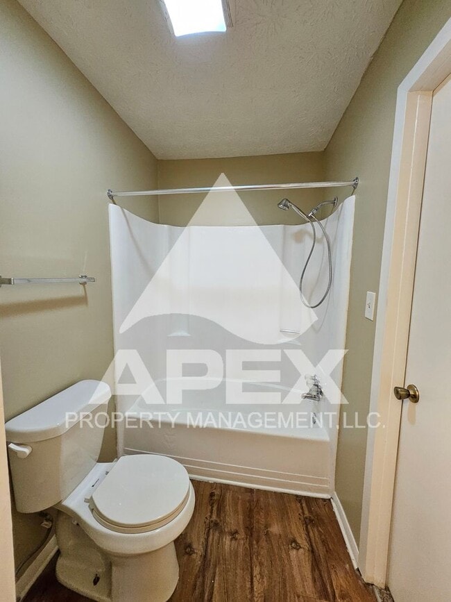 Building Photo - MOVE-IN SPECIAL, $1 RENT!! - Nice 2 Bd | 1.5 Ba Townhouse in West Knox off Cedarbluff!