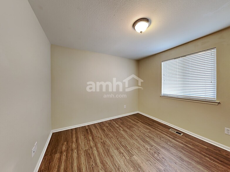 Building Photo - 451 Baler Ct