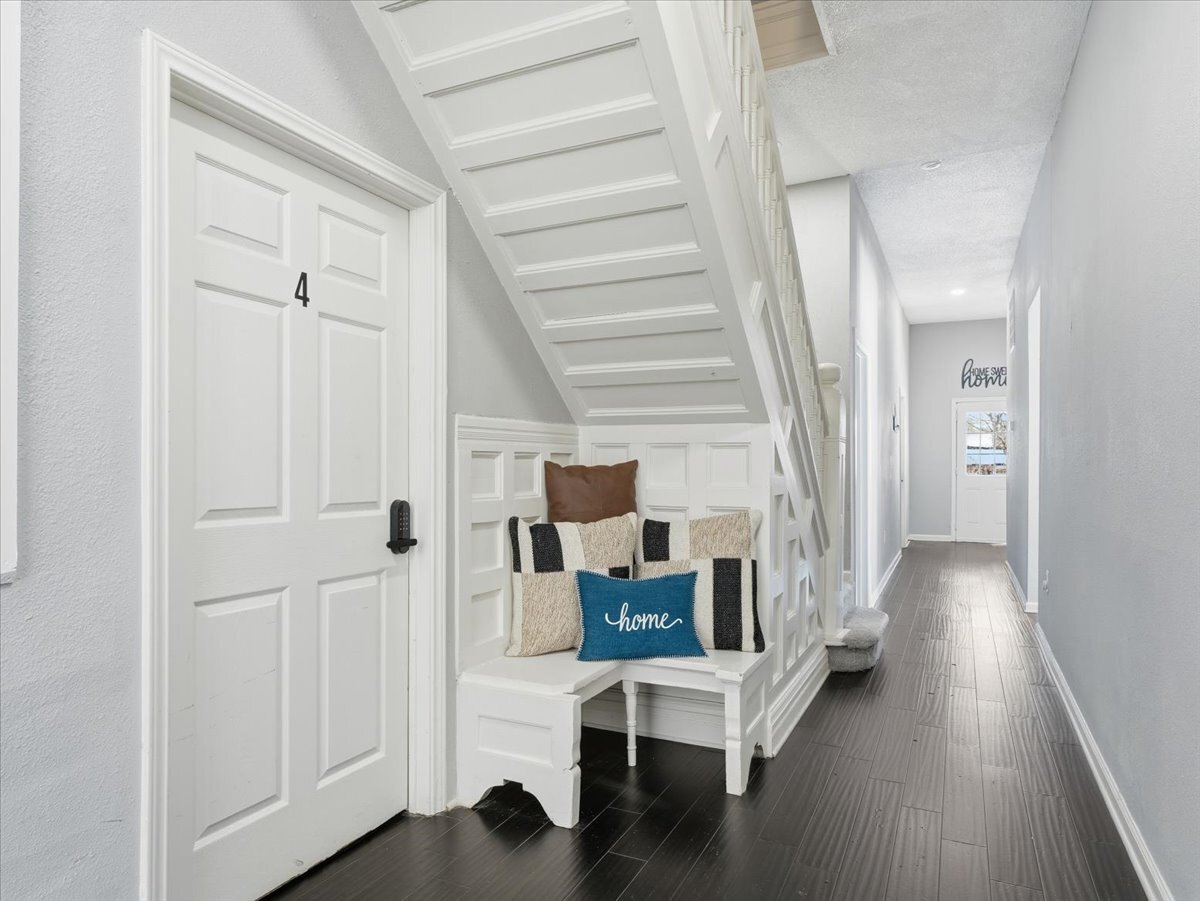 Building Photo - 304 N Grand Ave