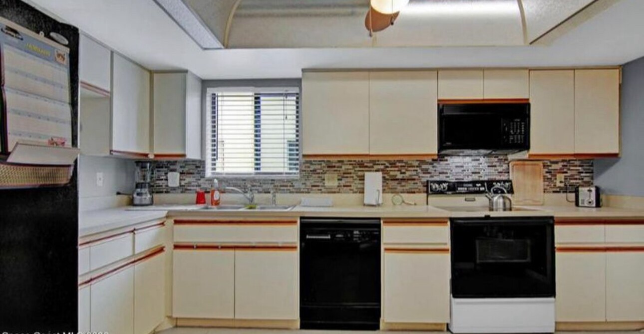 Building Photo - 5807 N Atlantic Ave