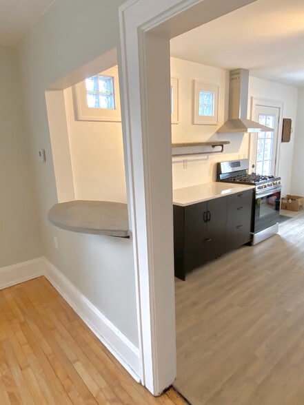 Building Photo - 618 Adams Street NE