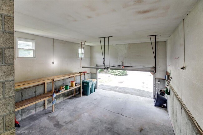 Building Photo - 501 Sandy Point Ave