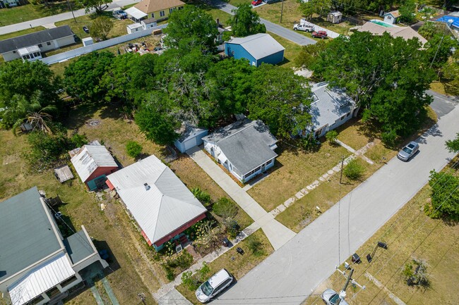 Building Photo - MOVE IN SPECIAL- Charming 2/1 Home w/ Partially Fenced Yard in St. Cloud