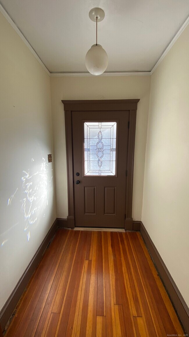 Building Photo - 135 Elm St