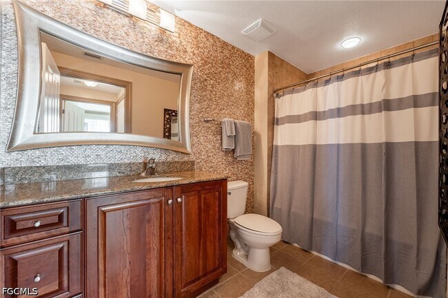 Building Photo - 2825 Palm Beach Blvd