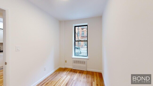 Building Photo - 415 E 73rd St