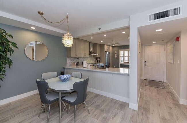 Building Photo - 275 Palm Ave