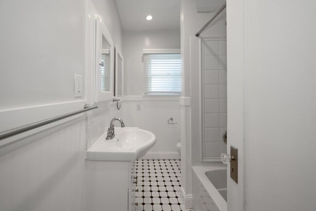 Building Photo - val540