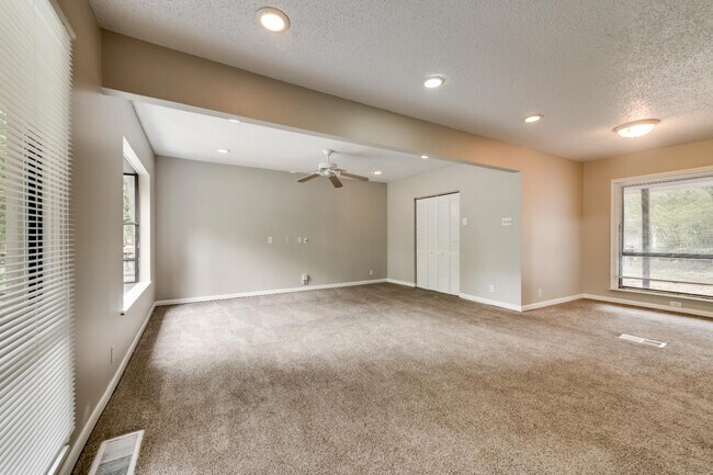 Building Photo - 1440 Moran Dr