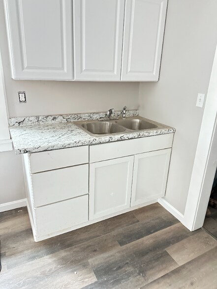 Building Photo - 1243 E 61st St