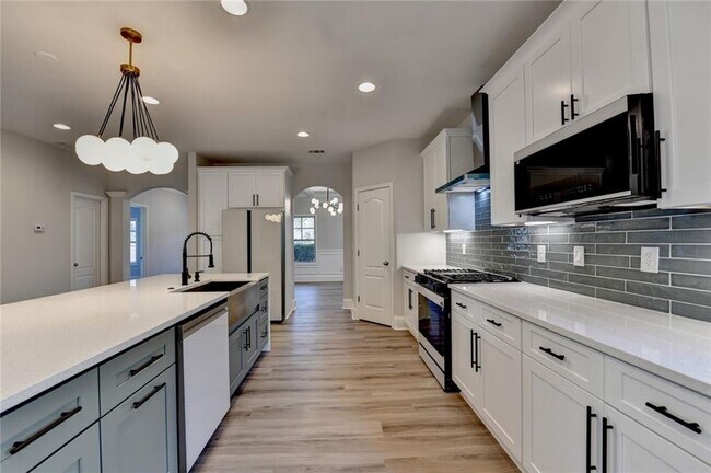 Building Photo - 4032 Ridge Grove Way