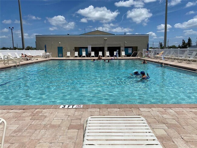 Building Photo - 2305 Bay Dr