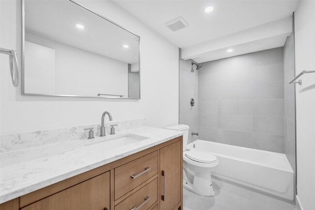 Building Photo - 4040 N Hills Dr