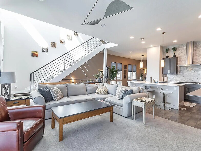 Building Photo - 1962 W 67th Pl