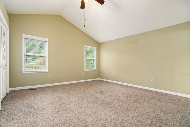 Building Photo - 3 bdrm, 2 bath in Dearborn Park