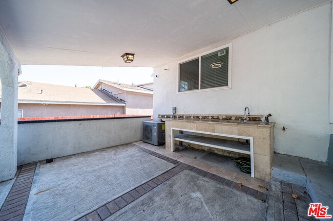 Building Photo - 1520 Helen Dr