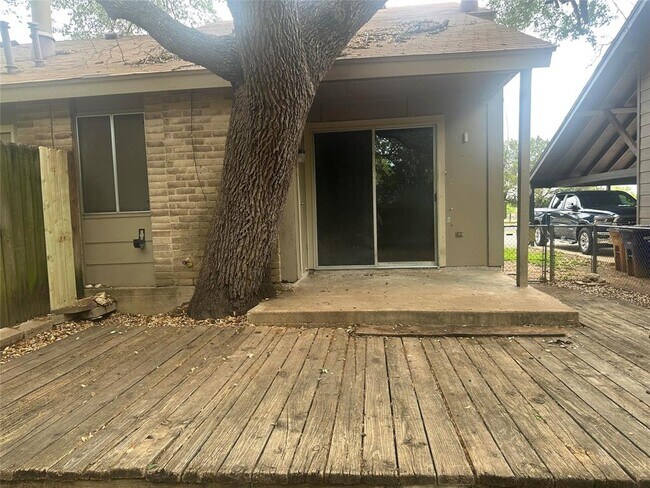 Building Photo - 6907 Woodhue Dr