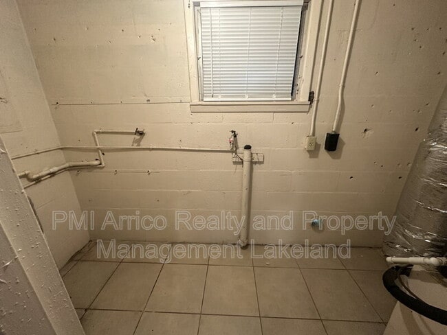 Building Photo - 403 Normandy St