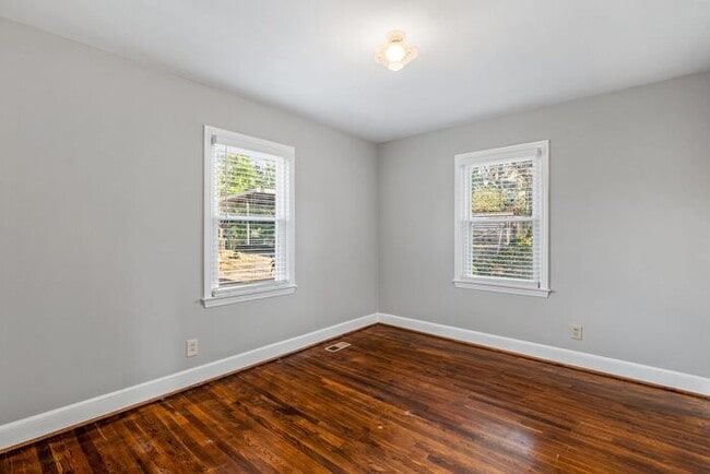 Building Photo - Adorable Brick Ranch Home in the Desirable Lindley Park Area! Updated, Hardwood Floors, Fenced!