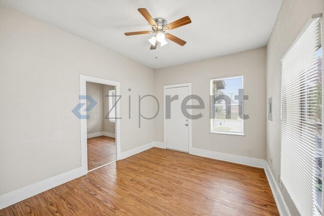 Building Photo - 521 S Polaris