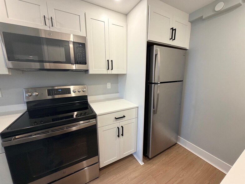 Building Photo - 196 Sherman St