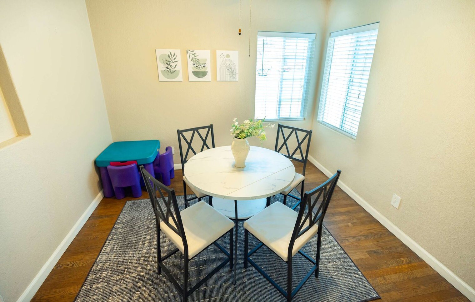 Building Photo - 240 E Hedding St