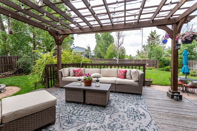Building Photo - Charming Monument Retreat with  Private Ba...