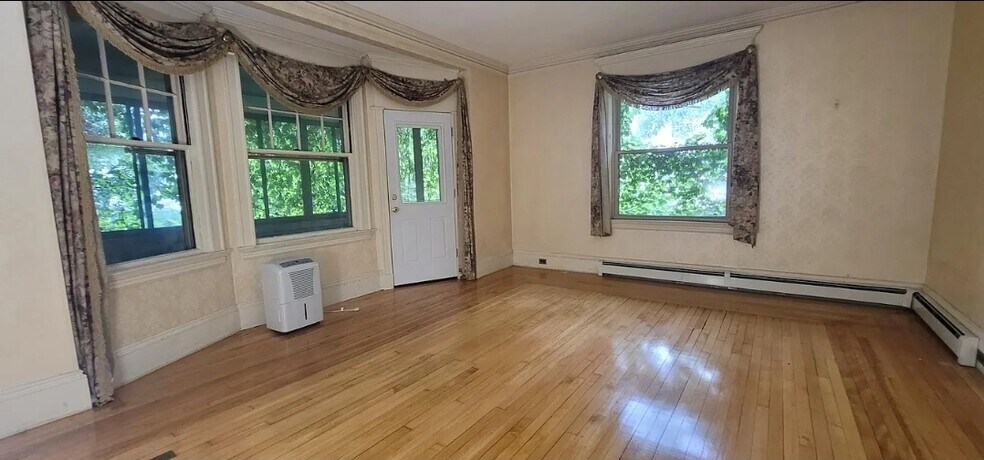 Building Photo - 30 Lyman St