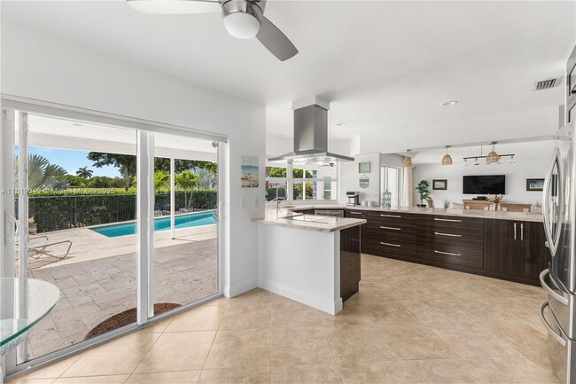 Building Photo - 4902 N Travelers Palm Ln