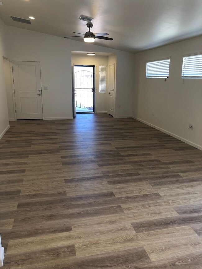 Building Photo - 2381 South Dr